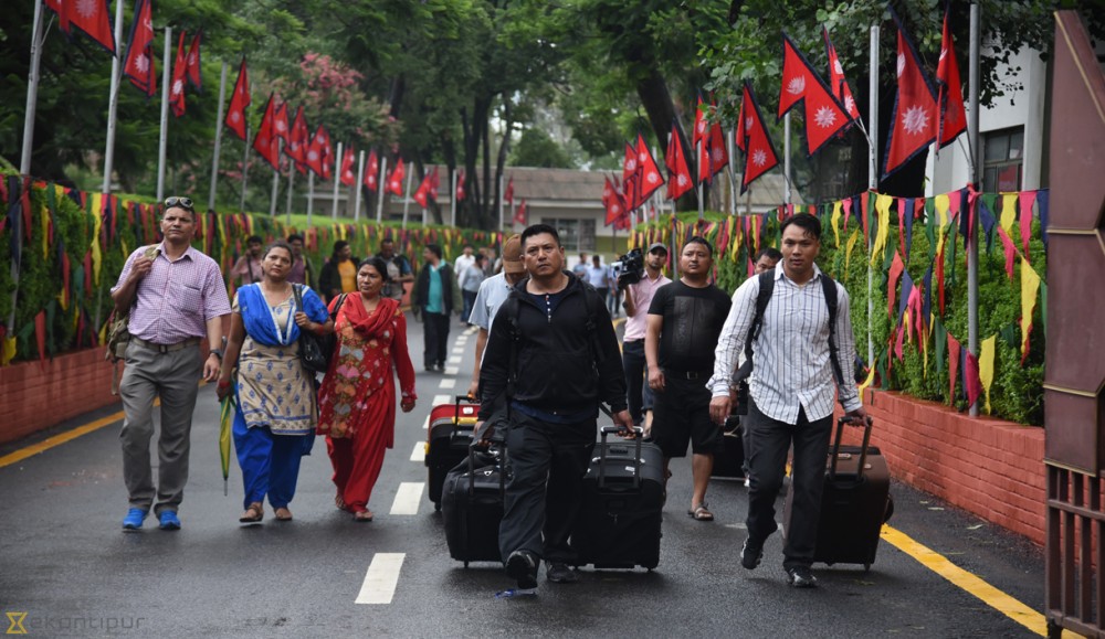 काबुलबाट फर्किनेको संख्या बढ्दै ।
