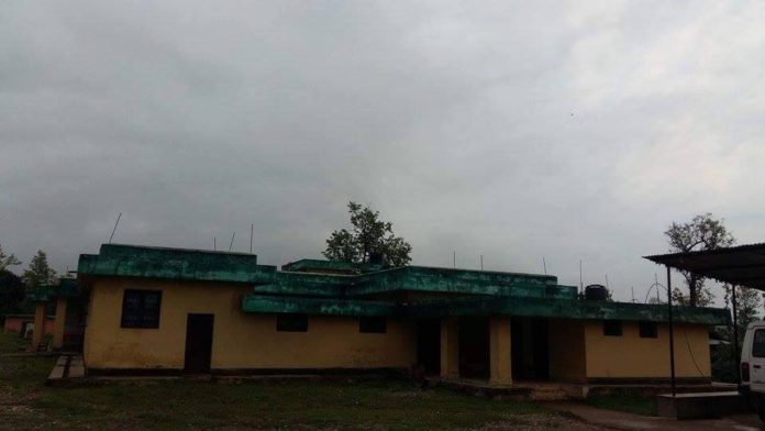 सालकोट स्वास्थ केन्द्रको भवन जोखिममा