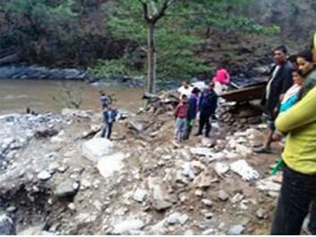 पहिरोमा पुरिएर ताप्लेजुङमा दुईको मृत्यु, दुई घाइते