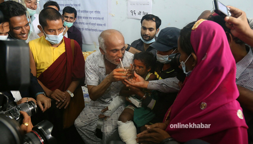 डा. गोविन्द केसीले तोडे अनशन