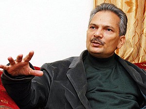 हाँसो मजाकमा उडाए पनि केपी ओलीका मुद्दा सही छन्: बाबुराम भट्टराई
