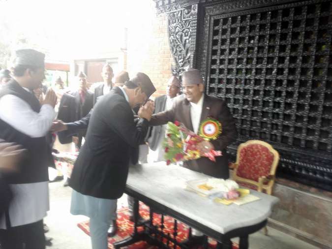 पूर्वराजालाई जन्मदिनको शुभकामना दिन उपप्रधानमन्त्री थापा निर्मल निवासमा