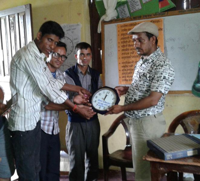 समयमै काम गर्न घडी उपहार
