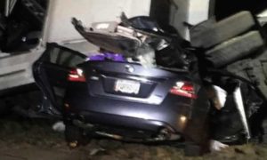Car-accident--581fecadebd768.82796972