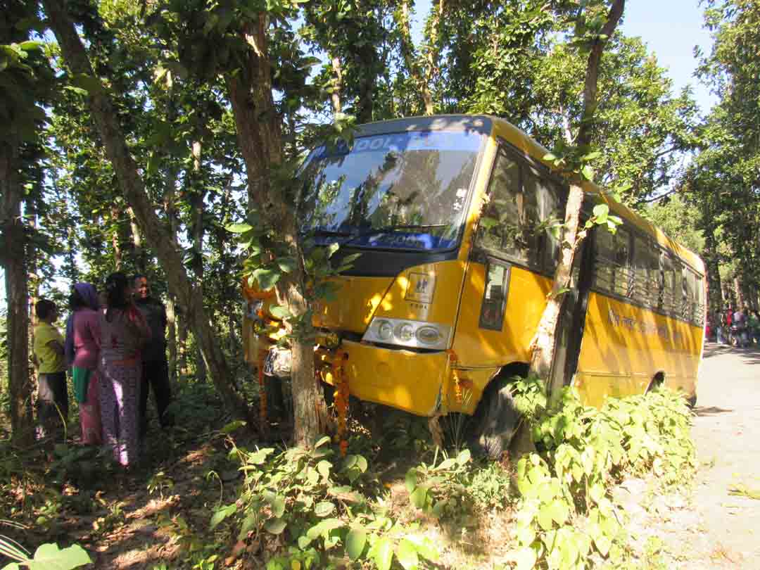 बोडिङ्ग स्कुलको बस दूर्घटना ।