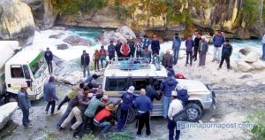 Road-at-Jumla-581ff9df3dc8a5.68268298
