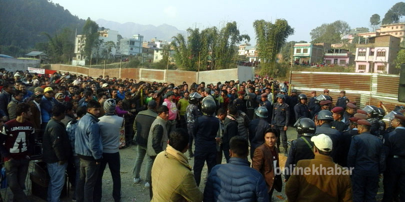 अर्घाखाँची महोत्सवमा ढुंगामुढा, उर्जामन्त्रीलाई प्रहरीले जोगायो