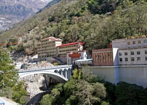सडक बनेपछि केरुङ ‘अन्तर्राष्ट्रिय नाका’