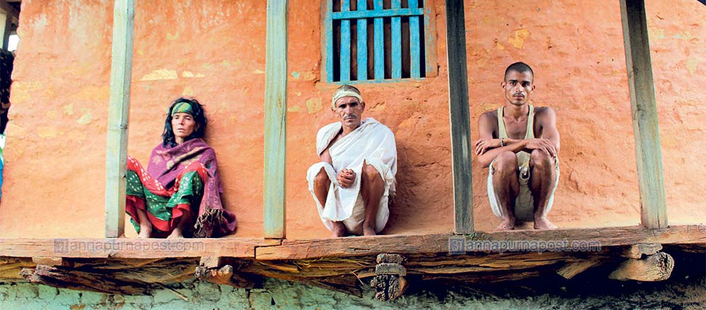 देउता ‘खुसी पार्न’ छाउगोठ, ‘मरे पनि मरिन्छ, छाउ त बार्न पर्छ’