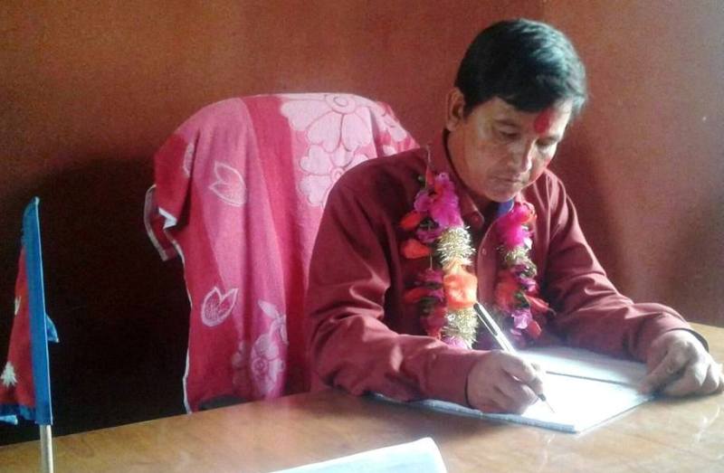 वडाध्यक्षलाई मोटरसाइकल बाँड्ने चौकुने गाउँपालिकाको निर्णय
