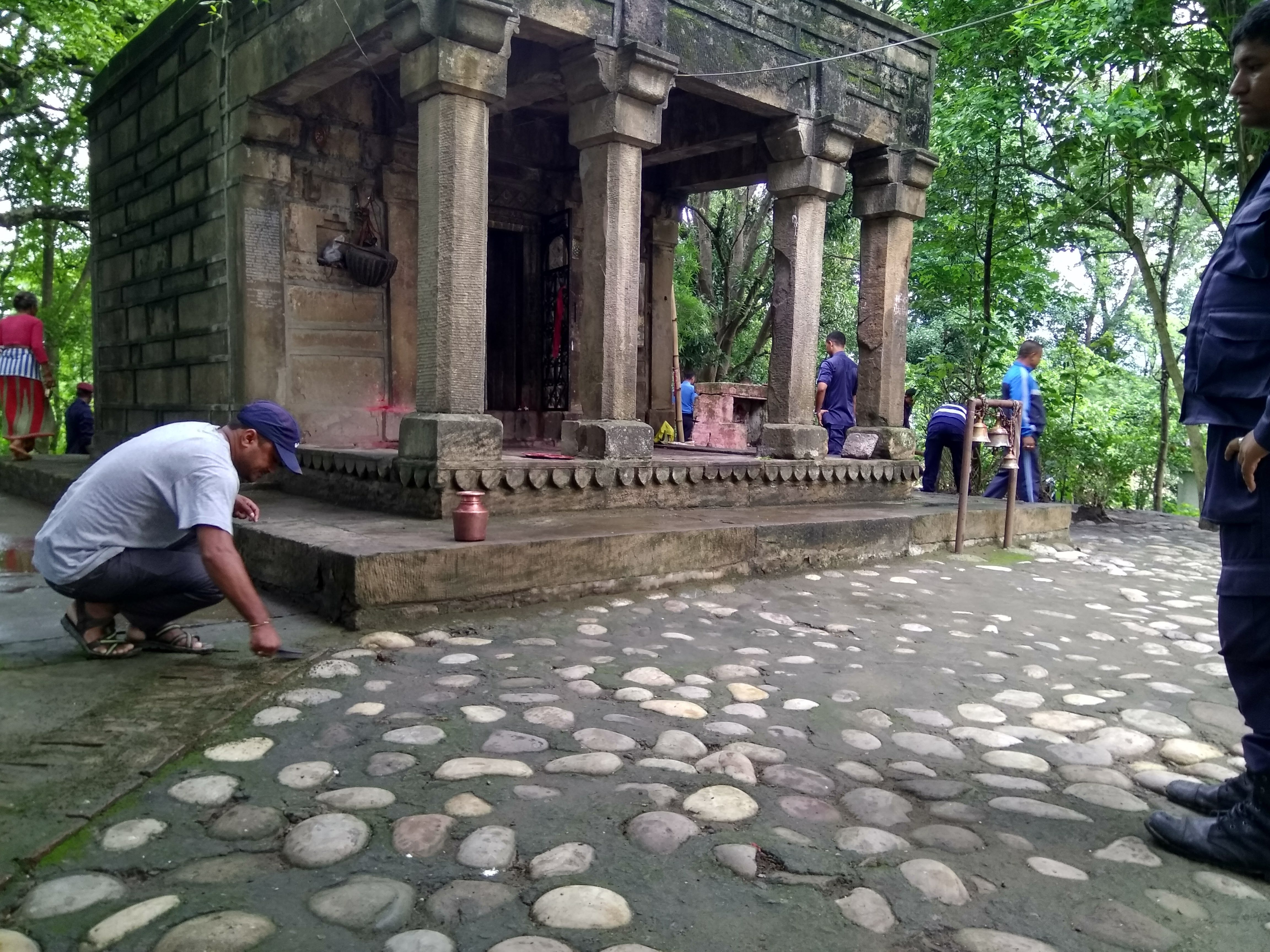शिव मन्दिर सरसफाई