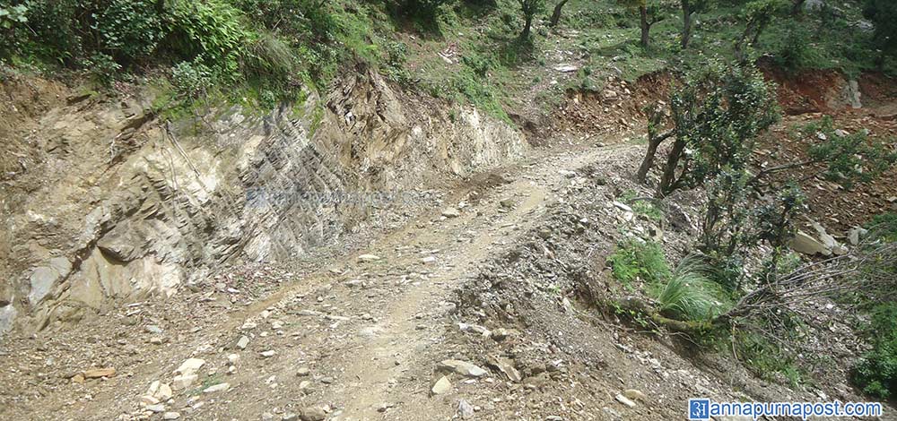 कामै नगरी २३ लाख भुक्तानी चेक भेटियो..