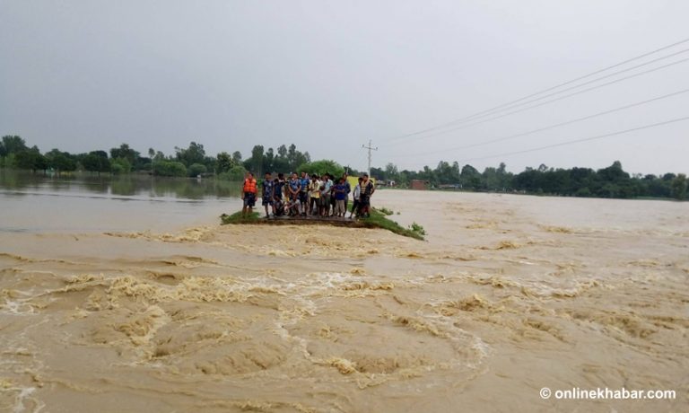 तराईमा बाढी र पहाडमा पहिरोः ३० को मृत्यु, हजारौं प्रभावित