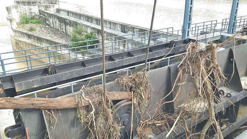 सिक्टाका ढोका एकैचोटि खोल्दा धेरै क्षति गरेको स्थानीयको आरोप