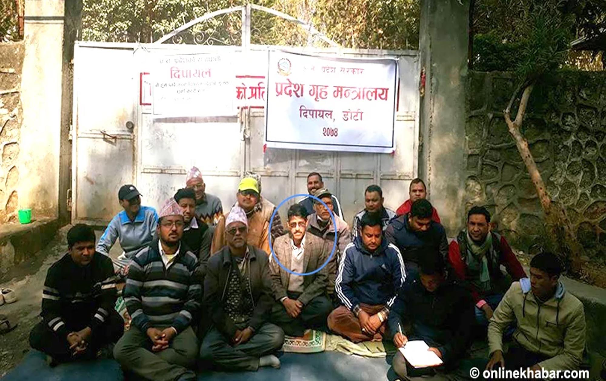 दिपायलमा प्रदेश राजधानी माग्दै सांसद नै धर्नामा