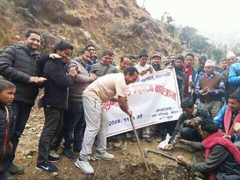 जनयुद्ध दिवसका अवसरमा सडक सिलान्यास