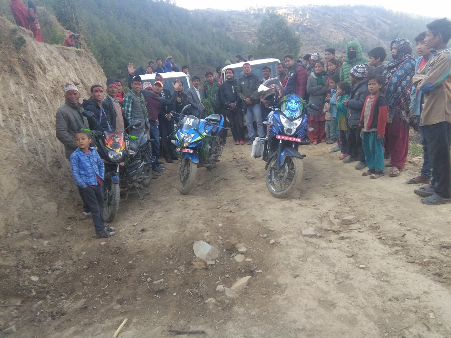 डिल्लीकोटमा गाडी स्थानियद्वारा भव्य स्वागत