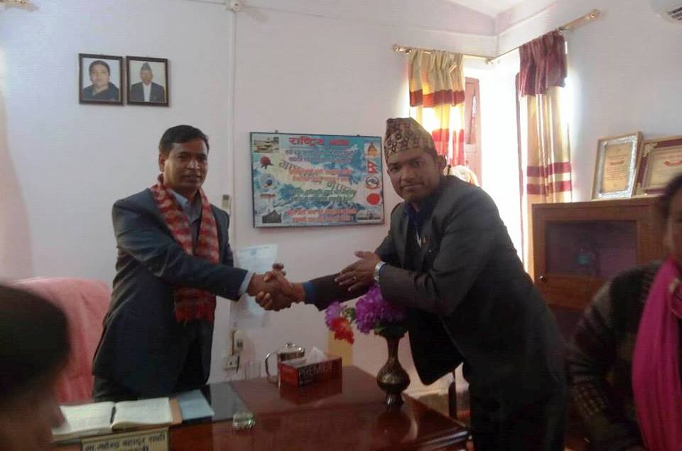 मुख्यमन्त्री शाहीलाई राहत शिक्षकले बुझाए माग (ज्ञापन पत्र सहित)