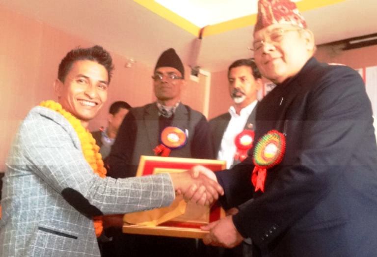 यदुस्मृति पुरस्कारबाट पत्रकार शाह सम्मानित