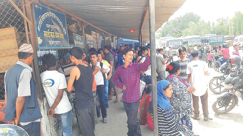 वीरेन्द्रनगरको सिटी बसपार्क निर्माणमा ढिलाइ, थपिएको म्यादमा काम नभए ठेकेदारलाई कारवाही