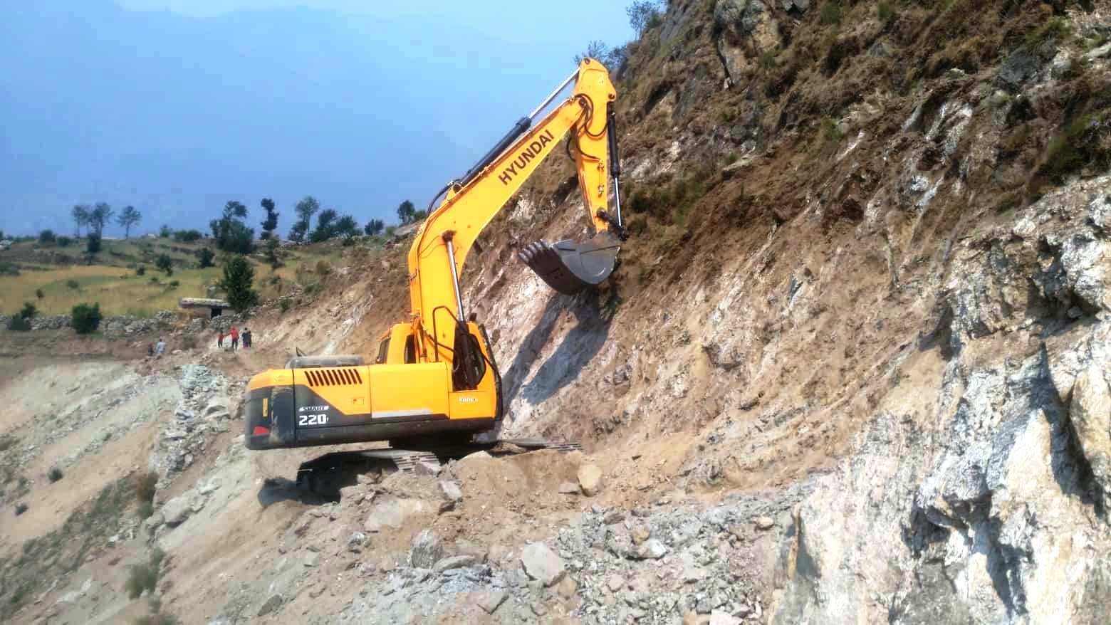 कर्णाली रोजगार कार्यक्रम–गरिबको नाम, डोजर मालिकलाई दाम