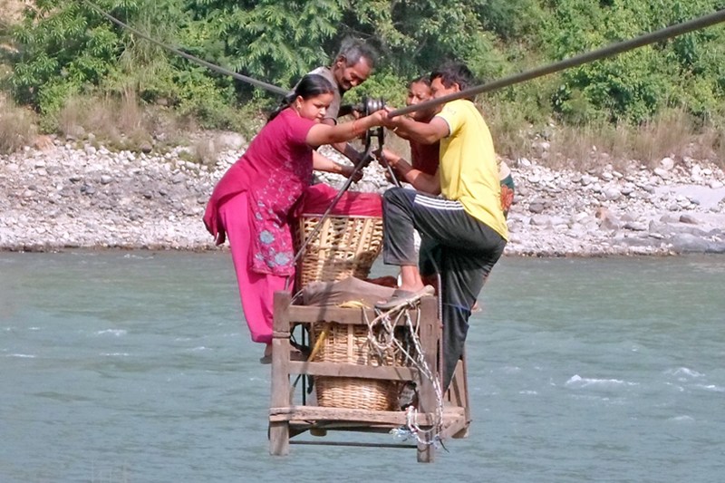 सरकार यिनलाई रेल होइन पहिला एउटा पक्की पुल बनाईदेउ, दवाबको लागि सक्दो अवाज उठाउ