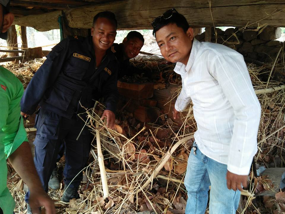 ७५० थान सालको काठ बरामद