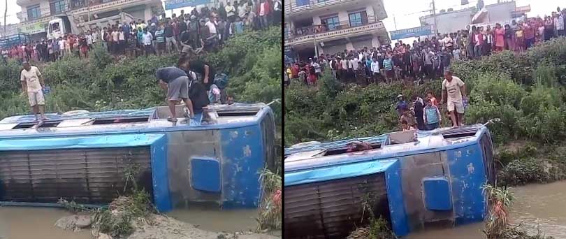 धर्मस्थलीबाट रत्नपार्क आउँदै गरेको बस खोलामा खस्यो, १५ यात्रु घाइते