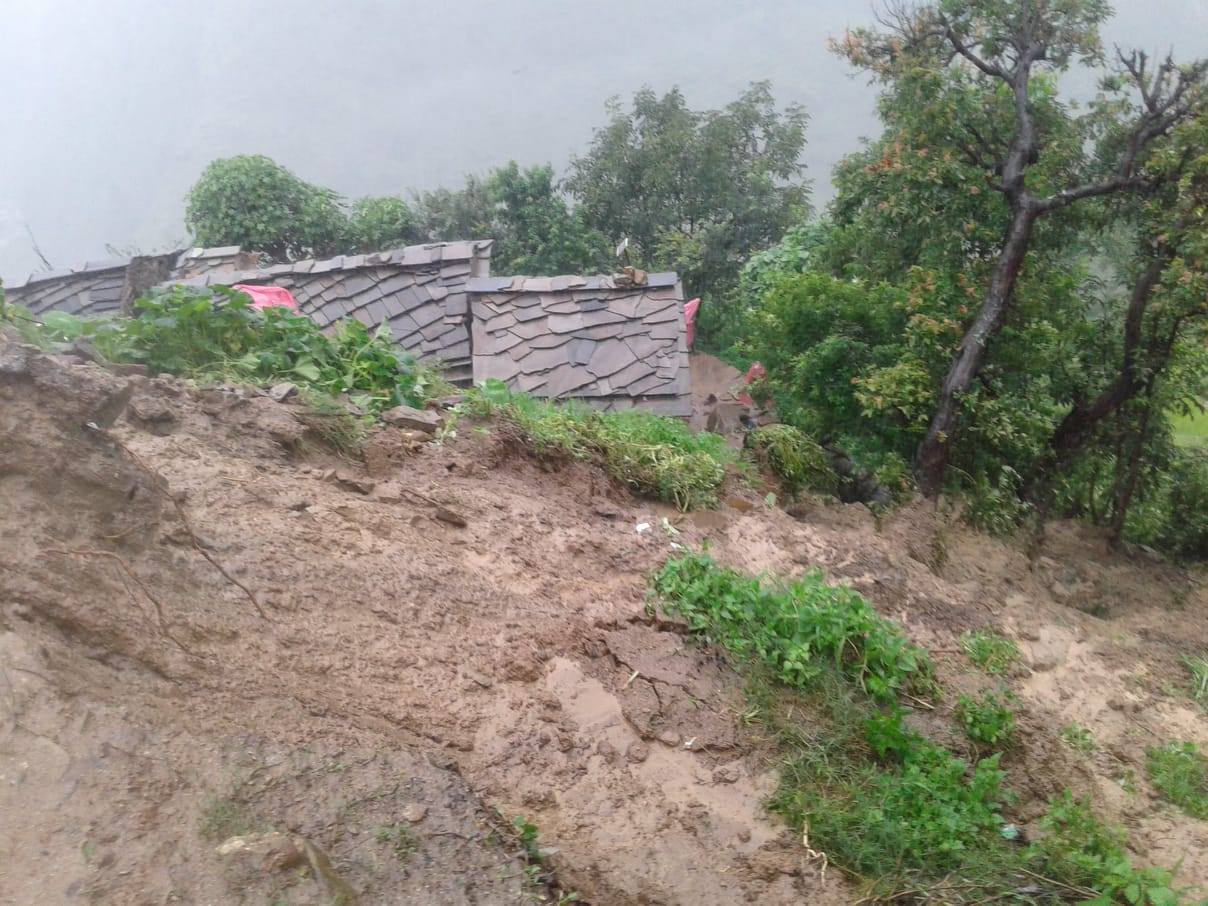 पहिरोले वस्ती वगाउने गोठीवासिको चिन्ता ।।