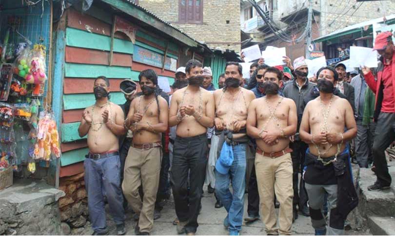 केसीको समर्थनमा जुम्लामा अर्धनग्न जुलुस