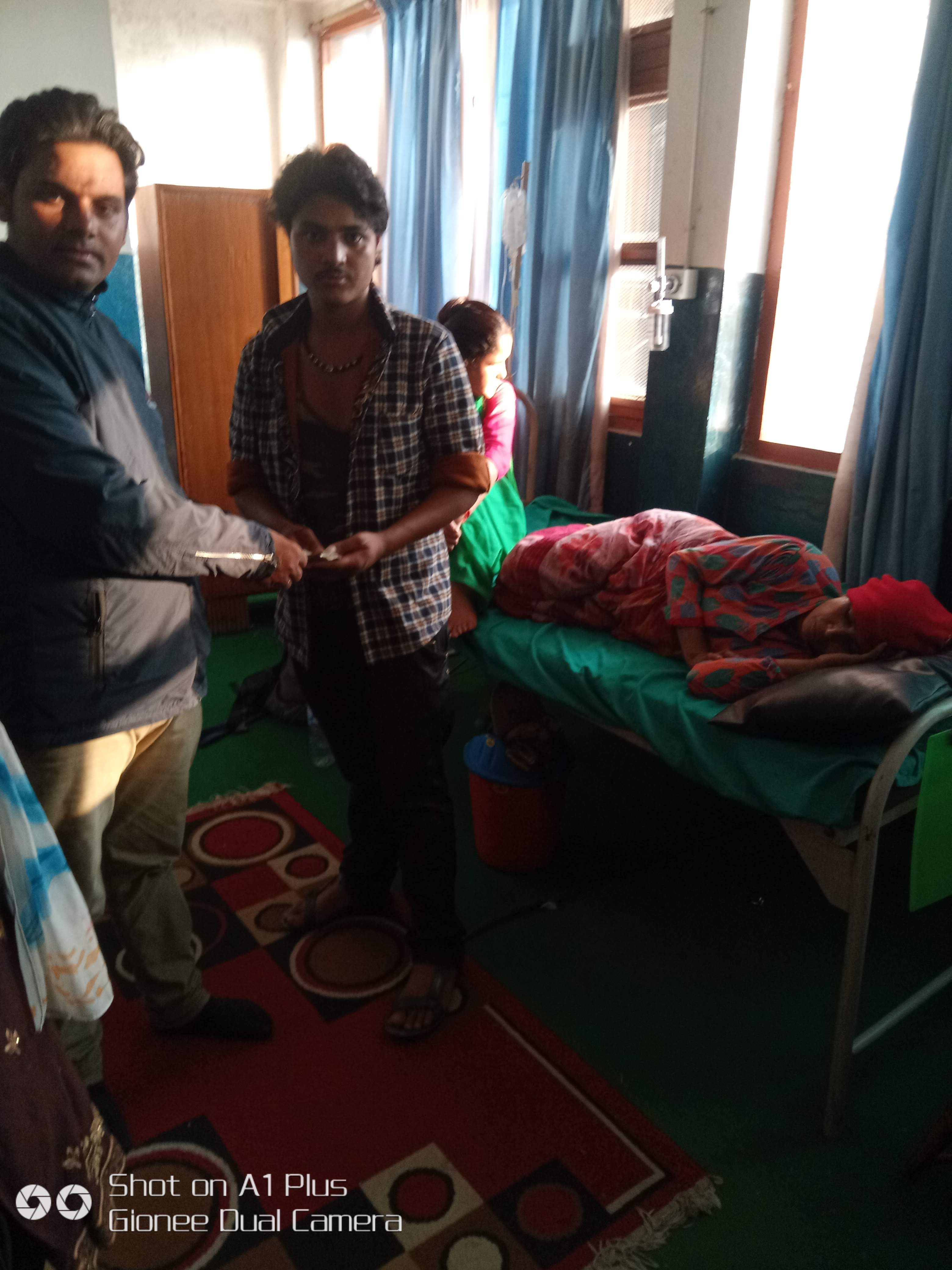 वडा सदस्यको ज्यान बचाउन चौलागाईले गरे नगद सहयोग