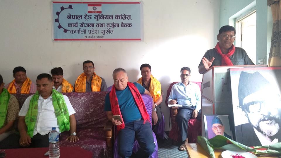 बर्तमान सरकार श्रमिहरुको हक कुन्ठित गर्दै श्रमिक