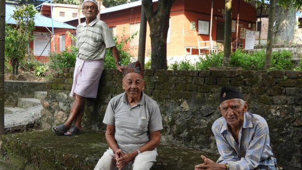 दशैँ: वृद्धाश्रममा न्यास्रिन्छन् वृद्धवृद्धा