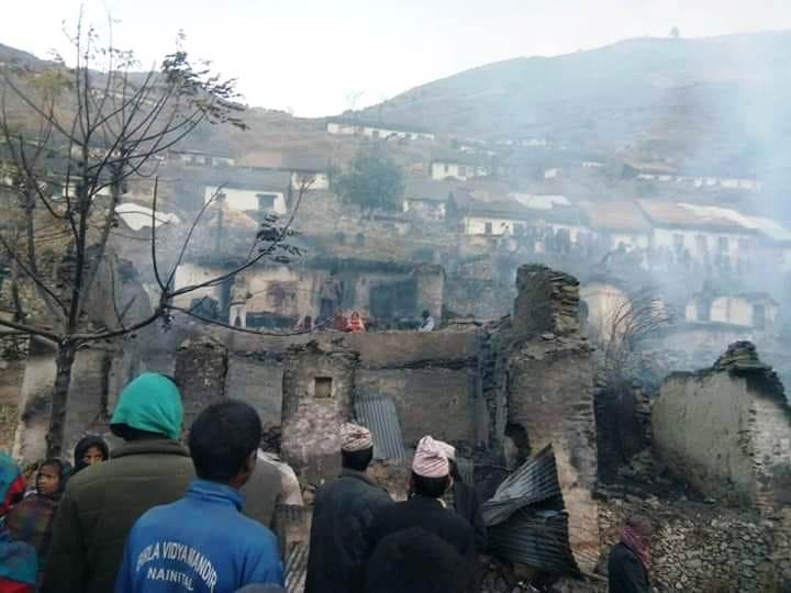 आगलागि पीडितलाई नगद सहित सामाग्री बितरण गरिने