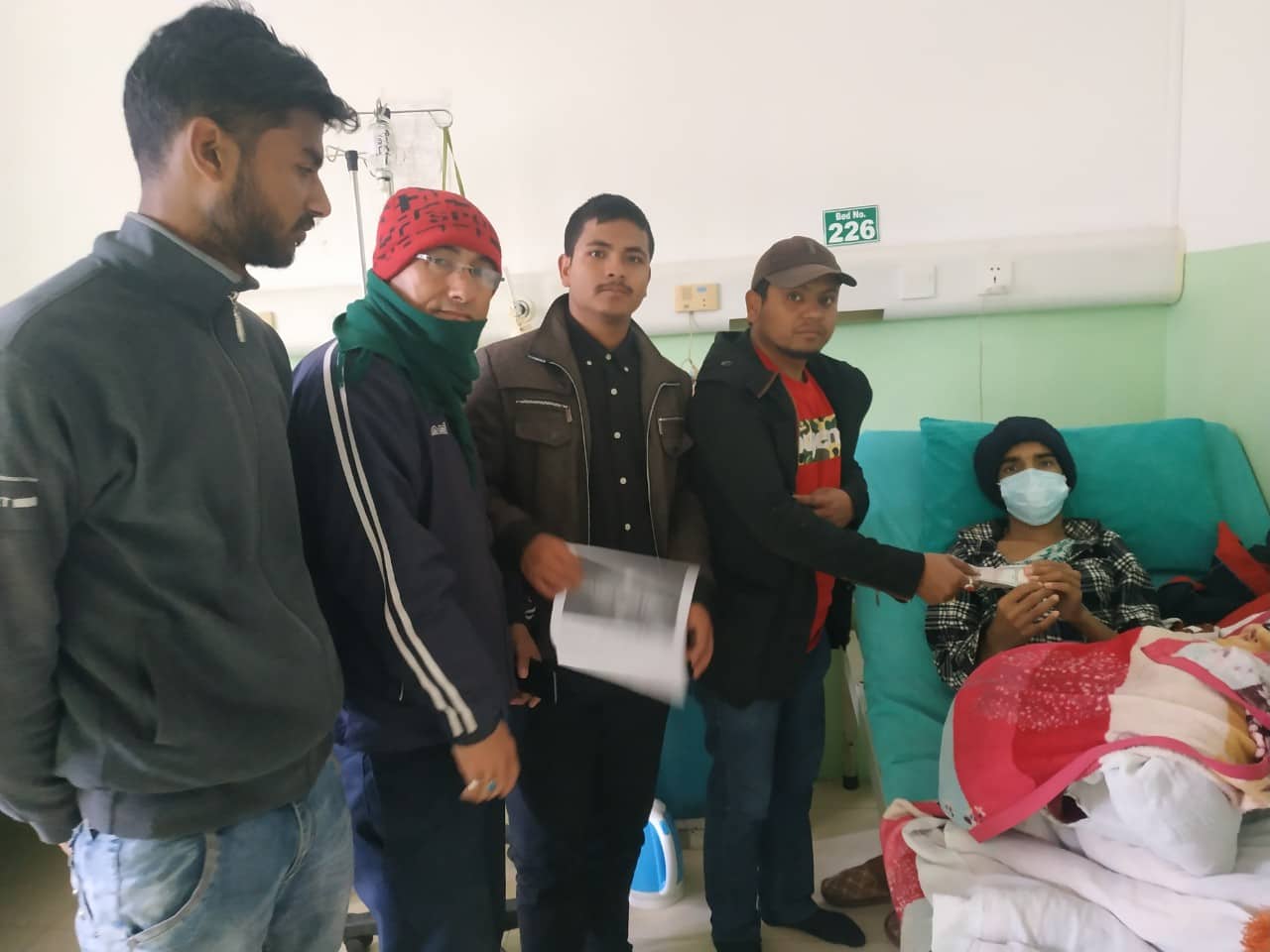 मोटे ग्याङ्ग नेपालद्वारा क्यान्सर पिडित गणेशलाई सहयोग रकम हस्तान्तरण