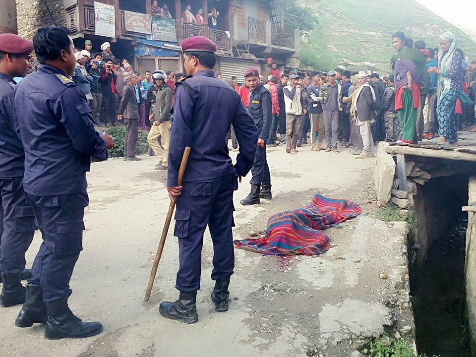 बसले किच्दा एक महिलाकाे मृत्यु