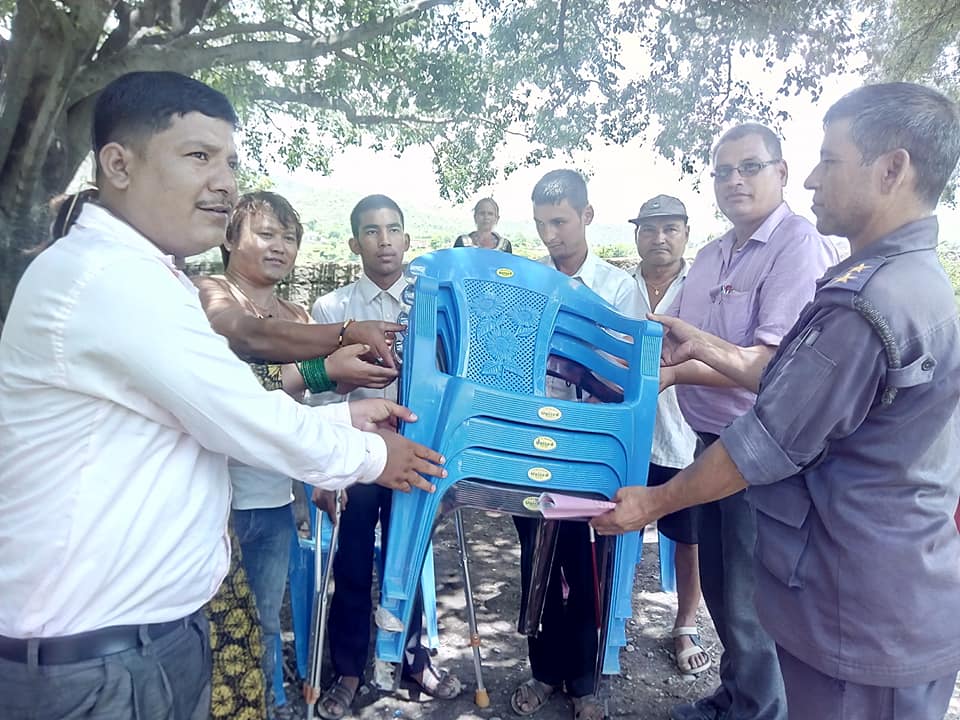 अपाङ्गता छात्रवासकालागि कुर्सी हस्तान्तरण