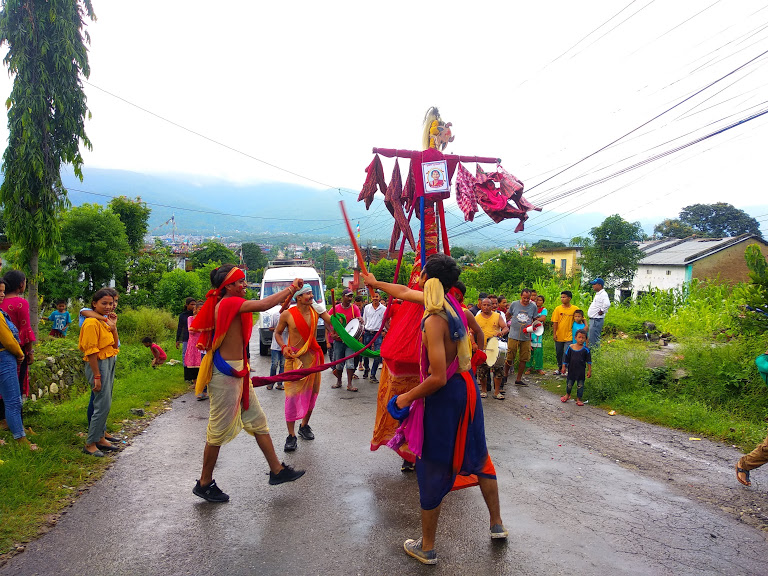 लाटीकोइलीमा बुढी गाईजात्रा निकालियो (भिडियो सहित)