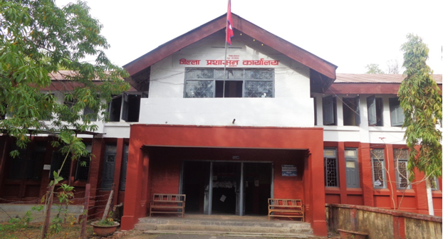 प्रशासनद्वारा सरकारी कार्यालयहरुमा छड्के अनुगमन