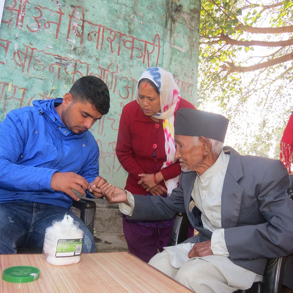 लायन्स क्बलद्धारा निशुल्क मधुमेह परिक्षण(७ तस्विर सहित)