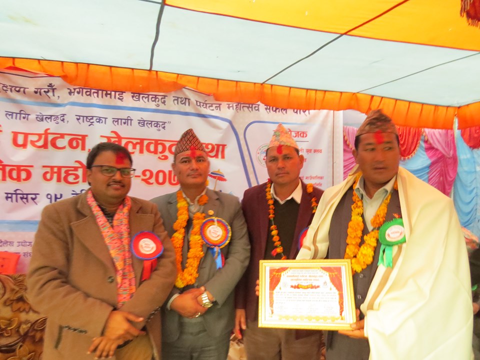 वडा अध्यक्ष श्रेष्ठ सम्मानित