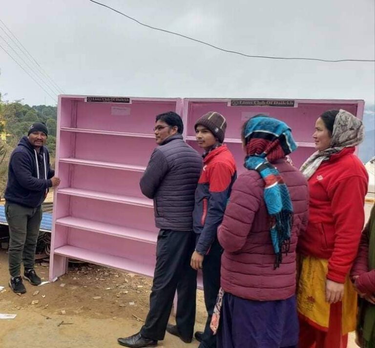 मेलविन जोन्स डे को अवसरमा सामाग्री बितरण