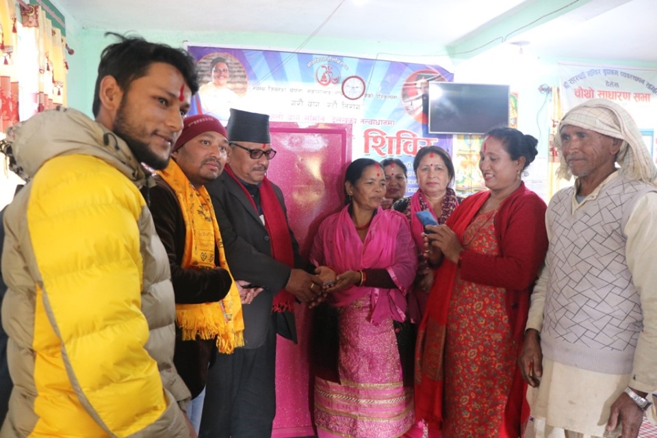 अनुरागद्धारा जन्मदिनमा बृद्धाश्रमलाई सामाग्री सहयोग