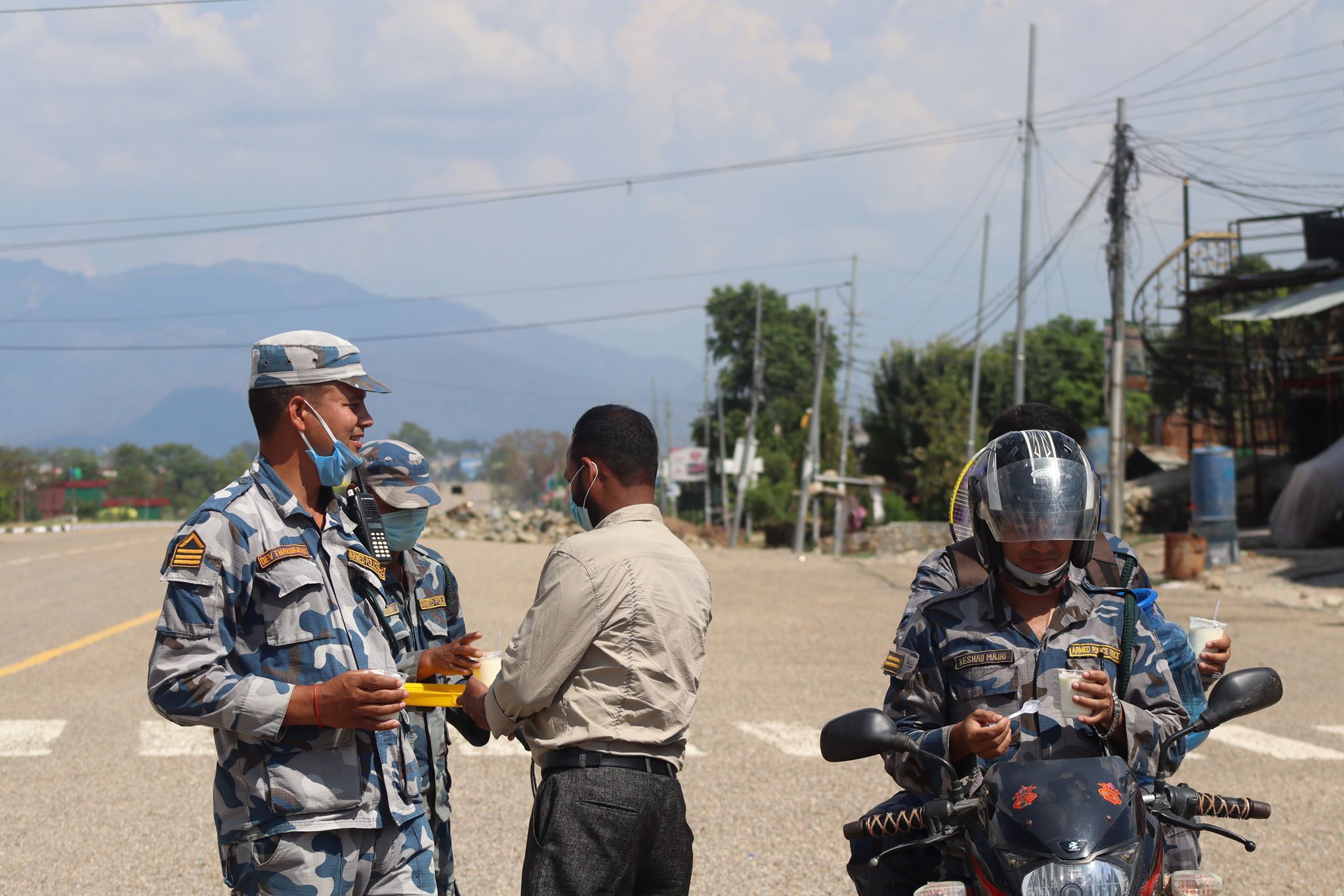 सामान्य मास्कको भरमा प्रहरीको डिउटी