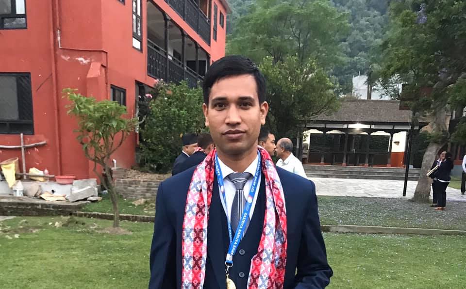 हामिले प्रत्येक दिन ३ घण्टा सेवा दिईरहेका छौंःशाखा प्रबन्धक ढुङ्गाना