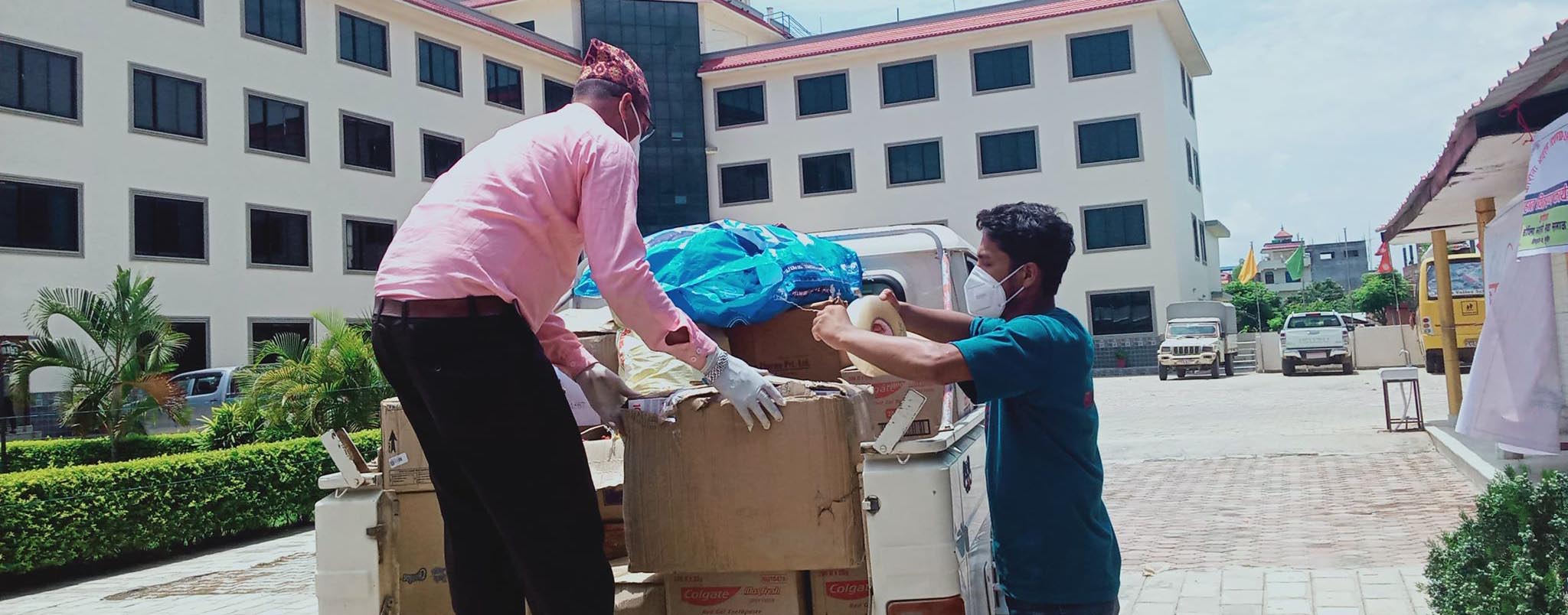 प्रदेशका क्वारेन्टाइनहरुमा कोपिलाले राहत सामाग्री पठाउदै