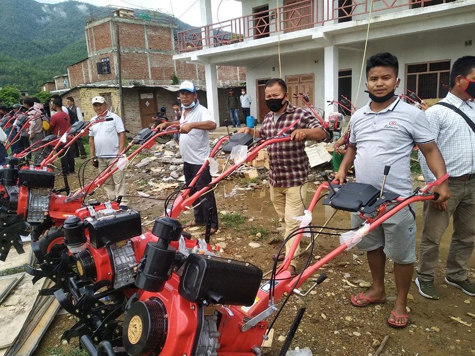 सानाकिसान सहकारीद्धारा किसानलाई हातेट्याक्टर