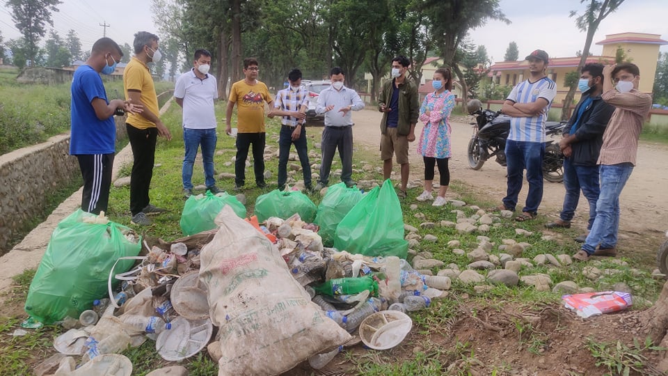 यूवाहरु जुटे सरसफाईमा (फोटो फिचर)