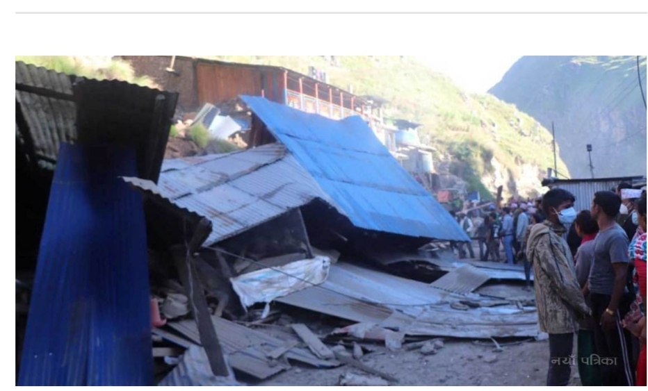 कालीकोटको नाग्म बजारमा पहिरोले चार घर पुरिए