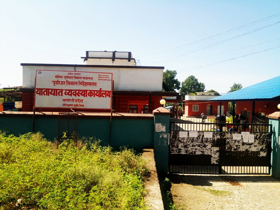 सिष्टम नचल्दा यातायात व्यावसायीलाई सास्ती